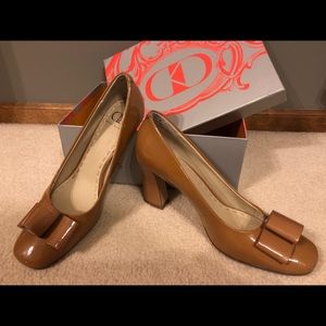 Kelsi Dagger Patent Camel Heels Size 8